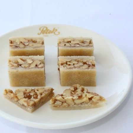 Ballı Cevizli Belluriye Tatlısı